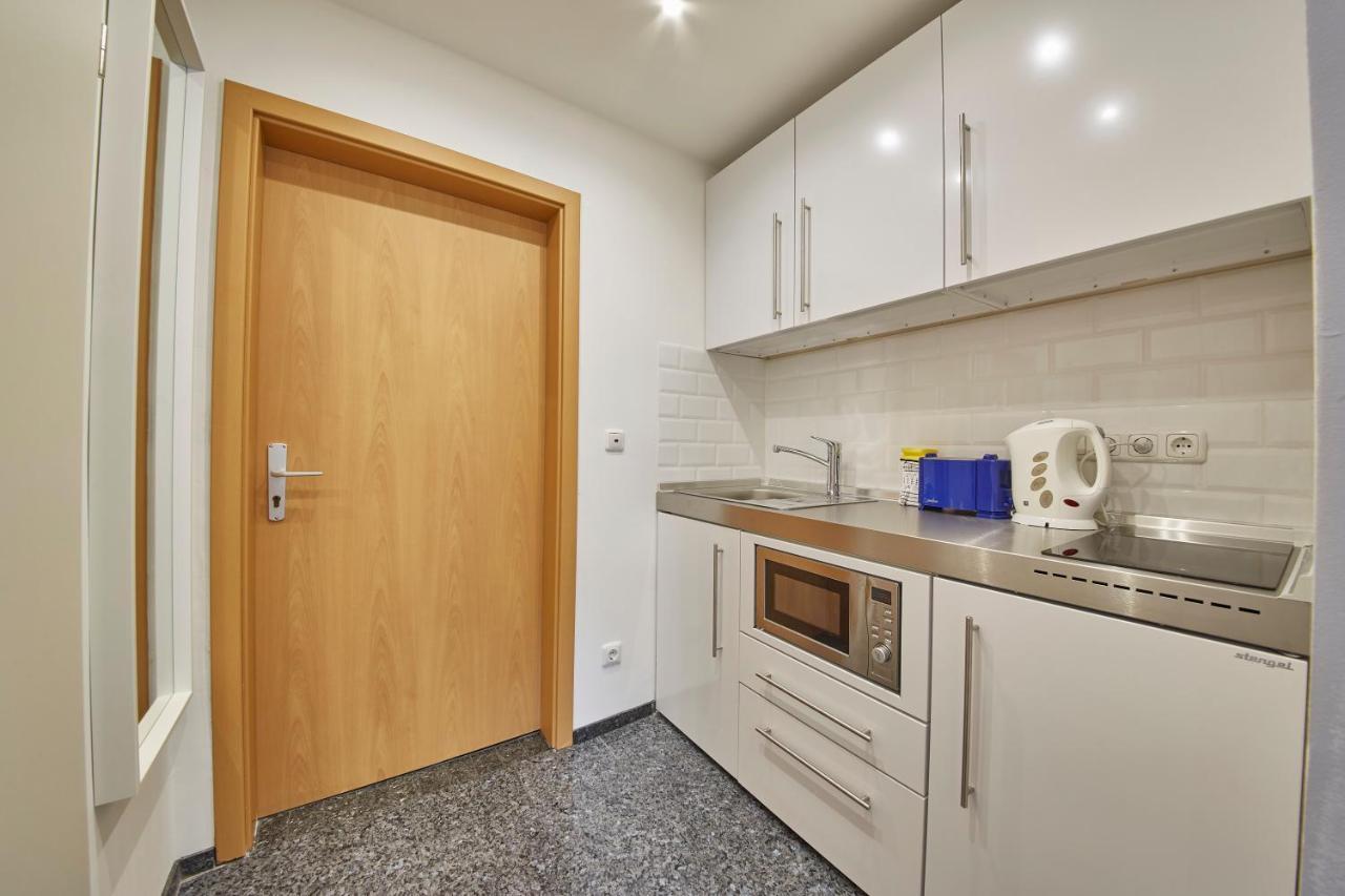 Skylight Apartment *